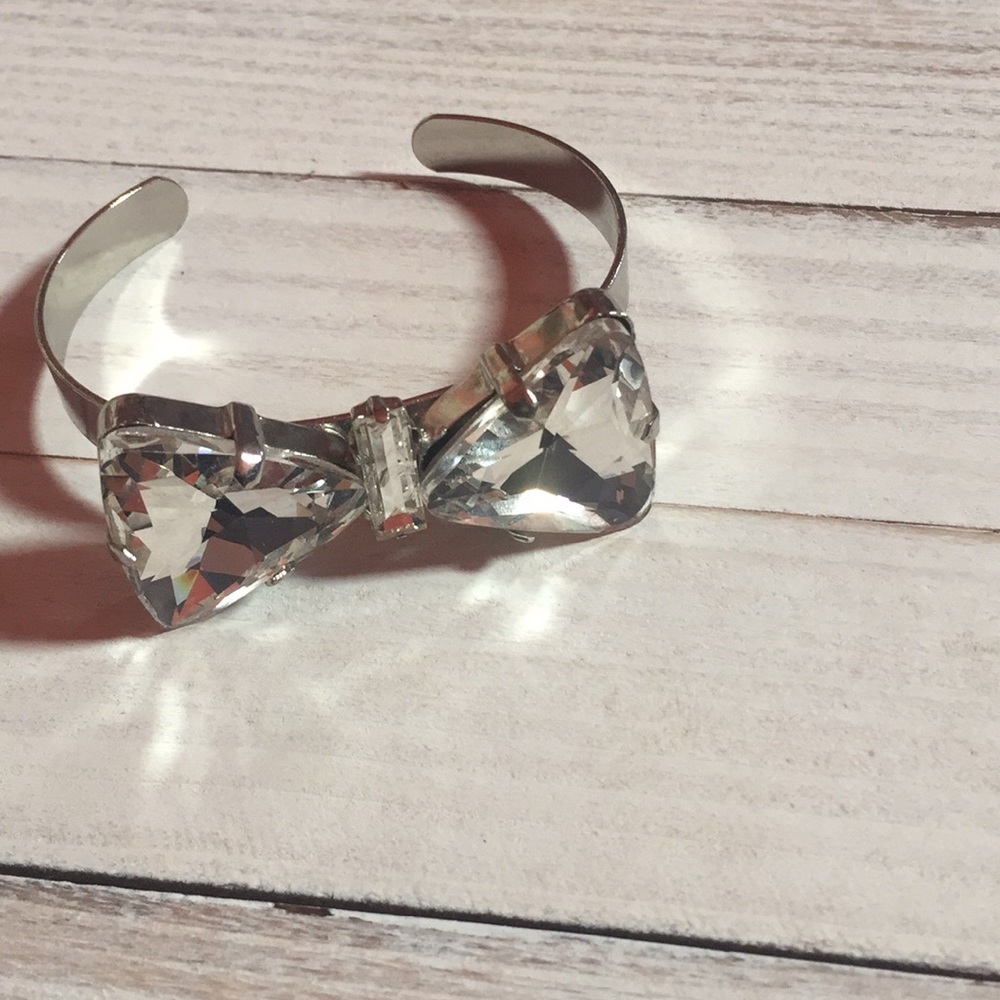 Bow bracelet
